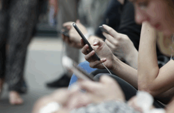 What is Social Search? How Apps Like Instagram Are Changing the Way We Find Information card image